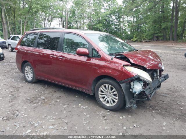  Salvage Toyota Sienna