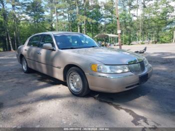  Salvage Lincoln Towncar