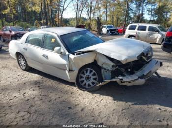  Salvage Lincoln Towncar