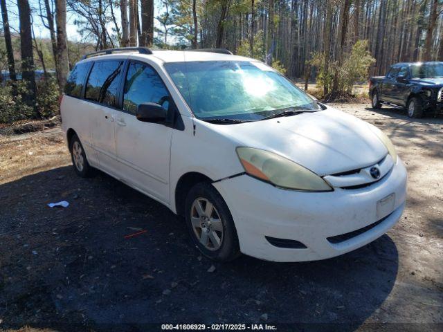  Salvage Toyota Sienna