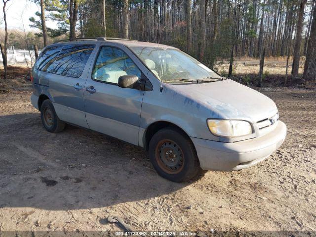  Salvage Toyota Sienna