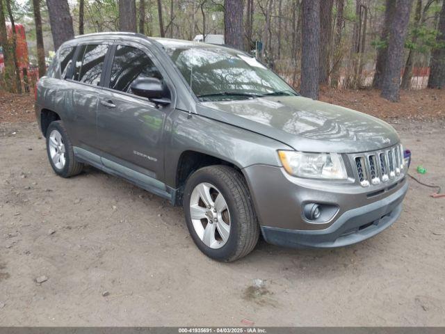  Salvage Jeep Compass