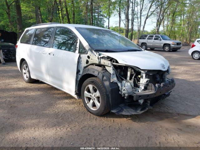  Salvage Toyota Sienna