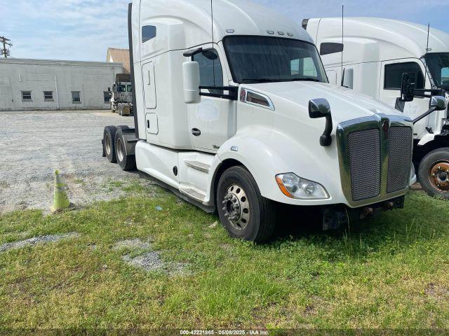  Salvage Kenworth Construction