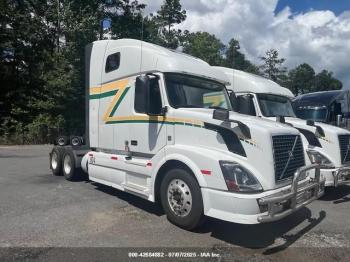  Salvage Volvo Vn
