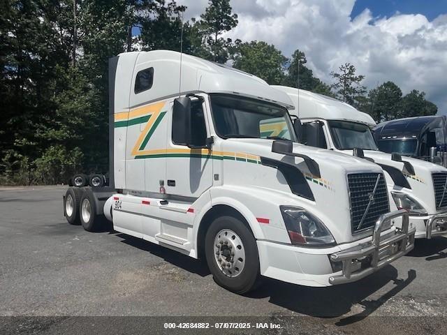  Salvage Volvo Vn