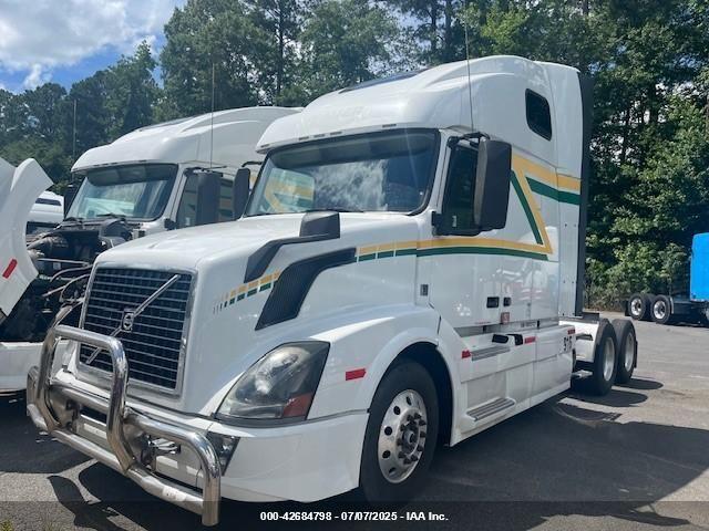  Salvage Volvo Vn