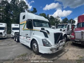  Salvage Volvo Vnl