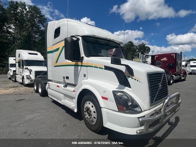  Salvage Volvo Vn