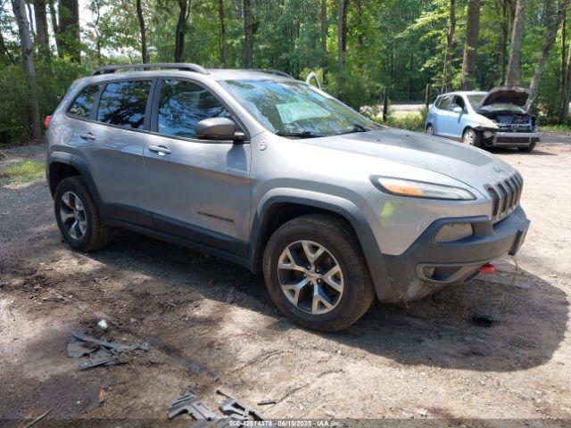  Salvage Jeep Cherokee