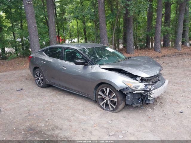  Salvage Nissan Maxima