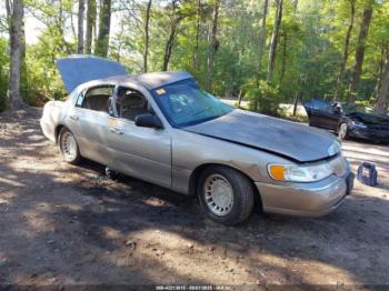  Salvage Lincoln Towncar