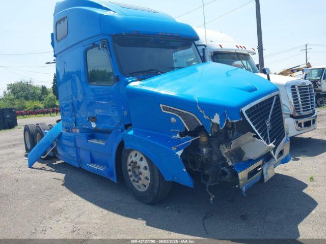  Salvage Volvo Vn
