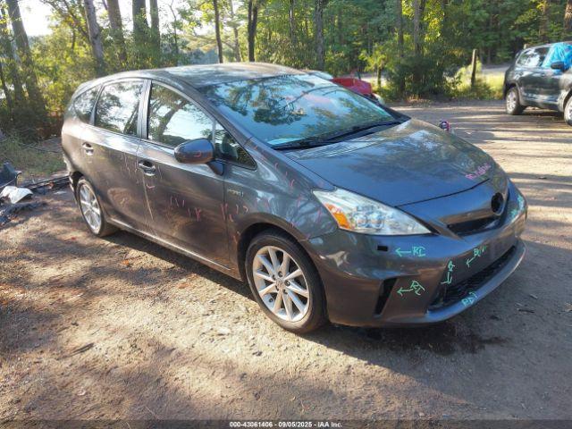  Salvage Toyota Prius v