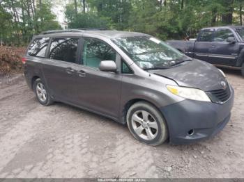  Salvage Toyota Sienna