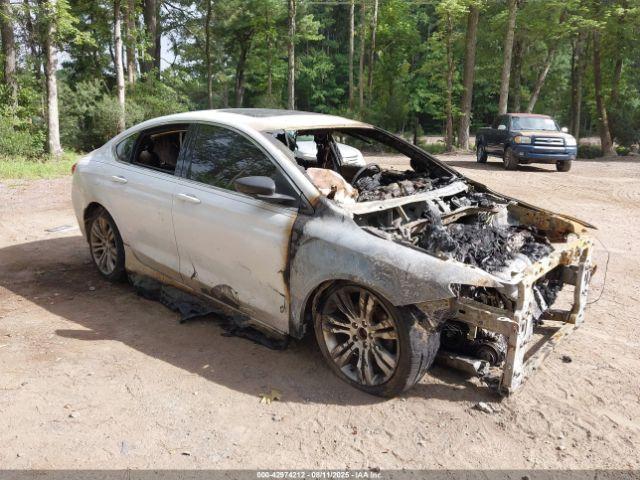 Salvage Chrysler 200