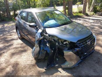  Salvage Nissan Kicks Play