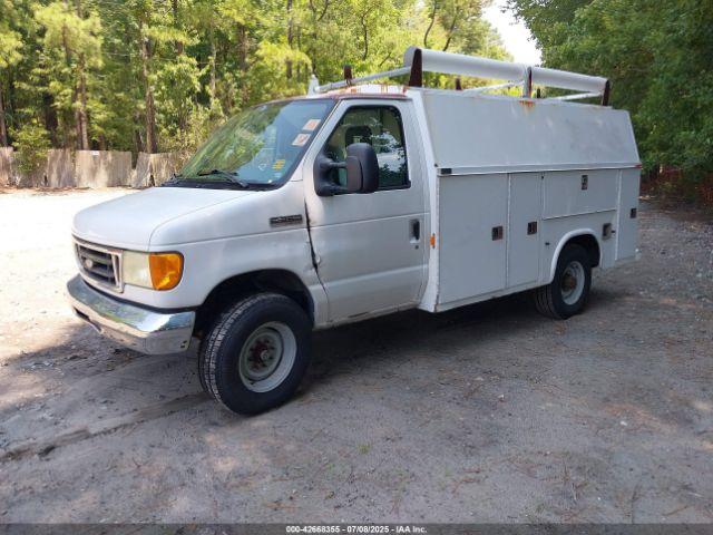 Ford E-350 Image 2