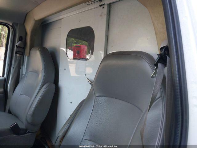 Ford E-350 Image 7