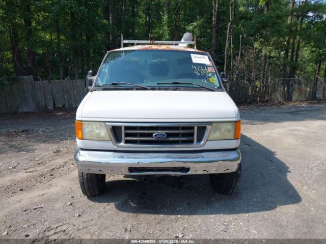 Ford E-350 Image 14