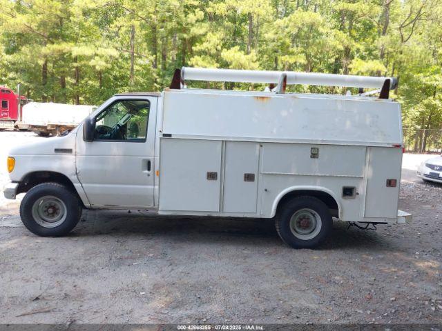 Ford E-350 Image 11