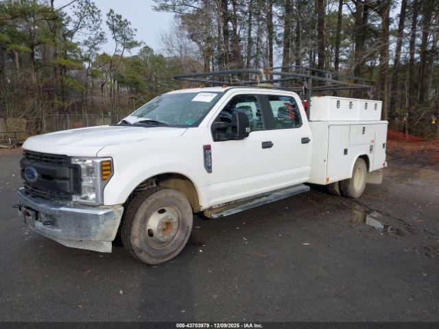 Ford F-350 Xl Image 3
