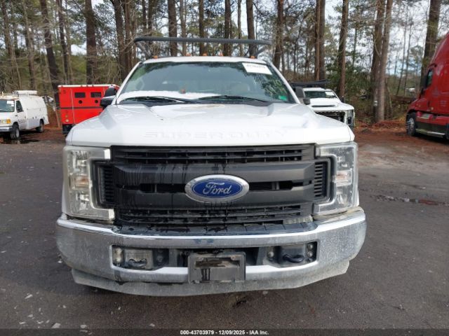 Ford F-350 Xl Image 2