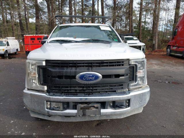 Ford F-350 Xl Image 2