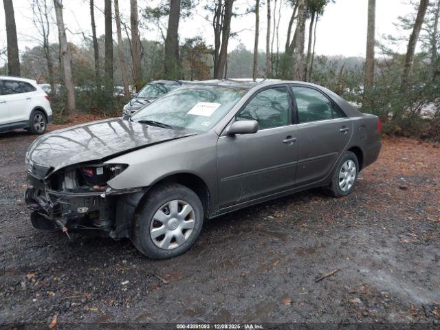 Toyota Camry Le Image 10