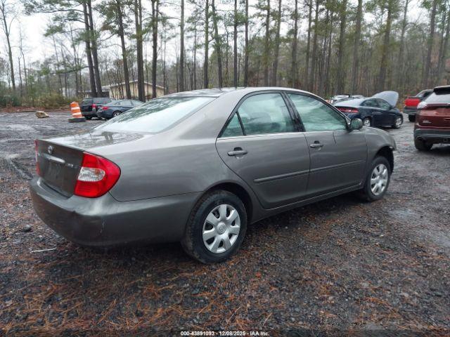 Toyota Camry Le Image 5