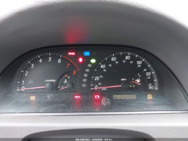 Toyota Camry Le Image 6