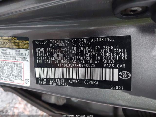 Toyota Camry Le Image 11