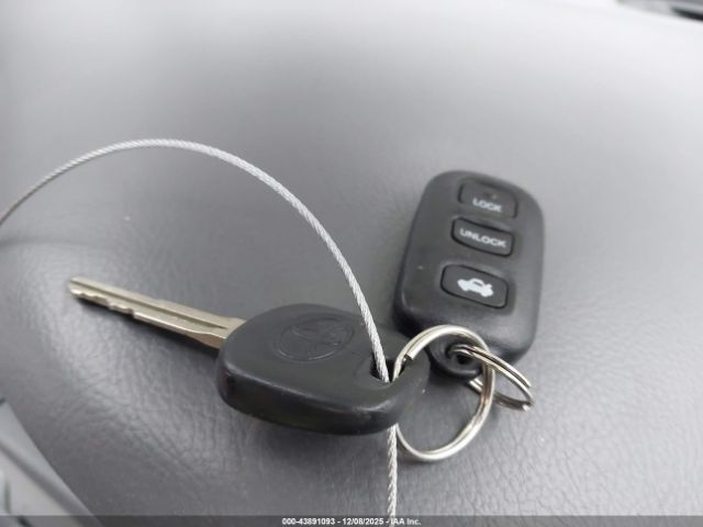 Toyota Camry Le Image 13