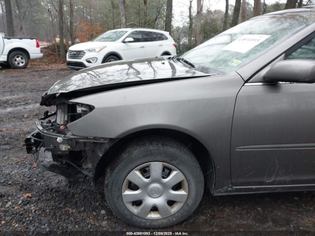 Toyota Camry Le Image 3