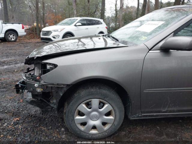 Toyota Camry Le Image 3