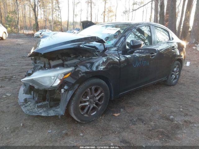 Toyota Yaris Le Image 5