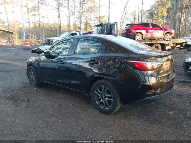 Toyota Yaris Le Image 4