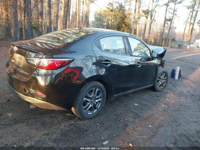 Toyota Yaris Le Image 8