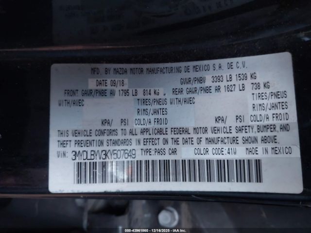 Toyota Yaris Le Image 10