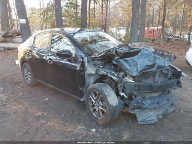 Toyota Yaris Le Image 18