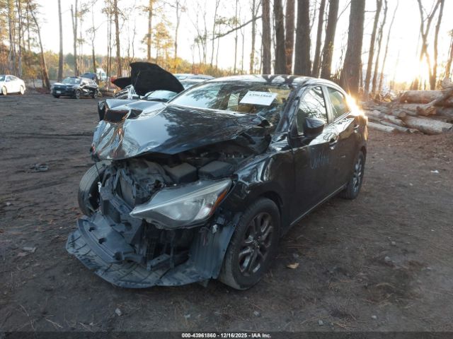 Toyota Yaris Le Image 16