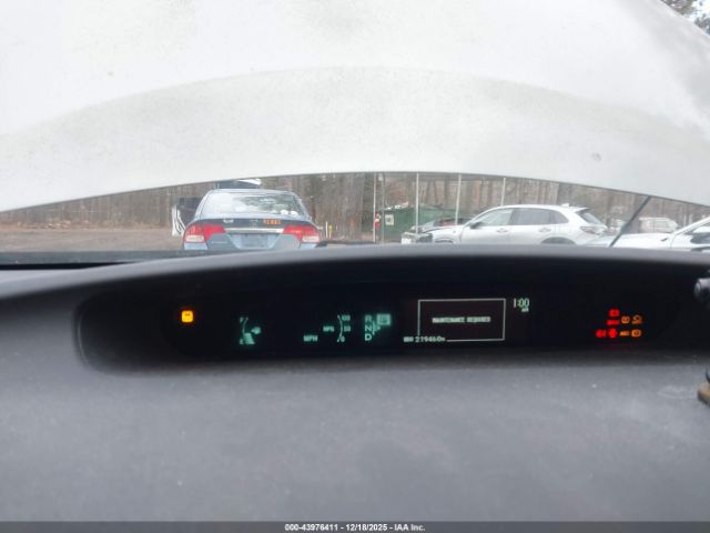 Toyota Prius Two Image 5