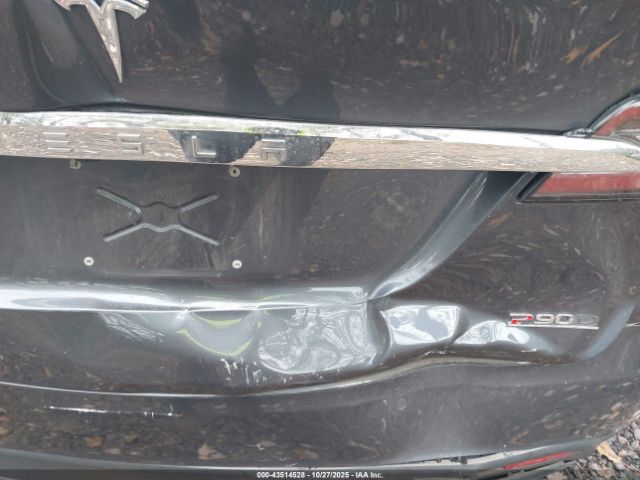 Tesla Model X Image 11