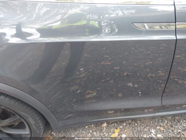 Tesla Model X Image 10