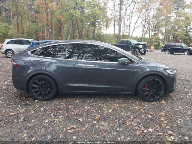 Tesla Model X Image 15