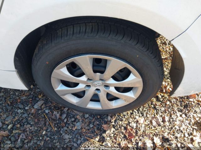 Toyota Corolla Le Image 10