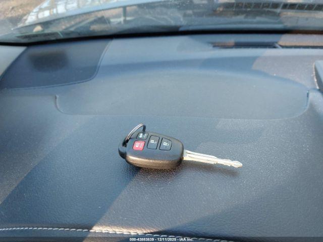 Toyota Camry Se Image 13