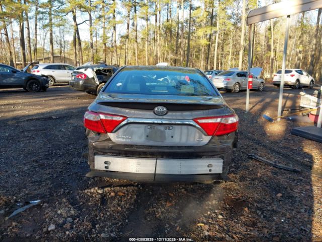 Toyota Camry Se Image 11