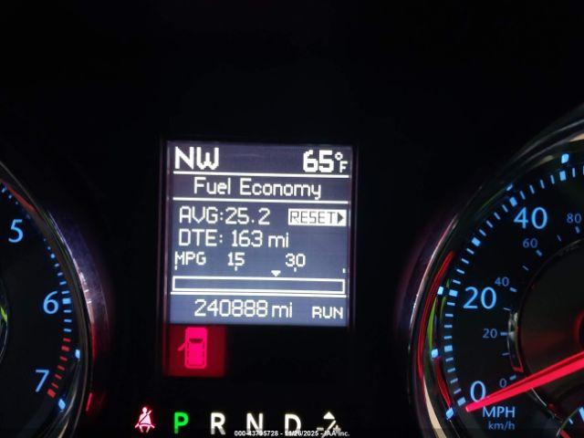 Chrysler Town & Country Touring-l Image 15