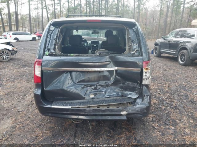 Chrysler Town & Country Touring-l Image 14